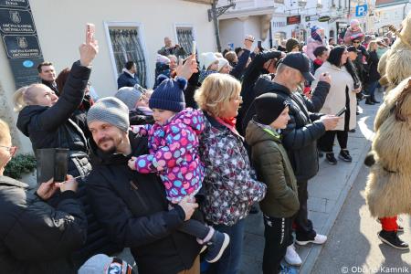 Kamnik so obiskali koranti iz Zamušanov pri Ptuju in v mestno jedro privabili nepregledno množico, željno ogleda tradicionalne pustne šege (18)